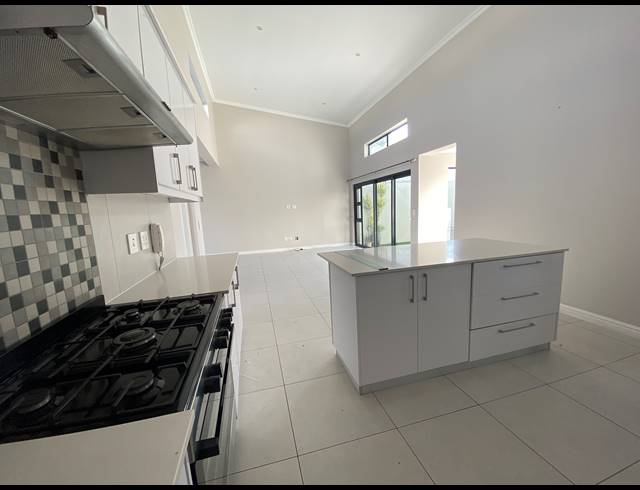 3 BEDROOM FREESTANDING TO LET IN SANDOWN